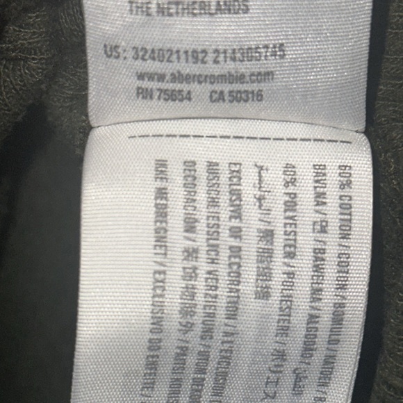 Hollister lightweight pullover sweater. Size large. 60% cotton 40% polyester - Picture 3 of 4